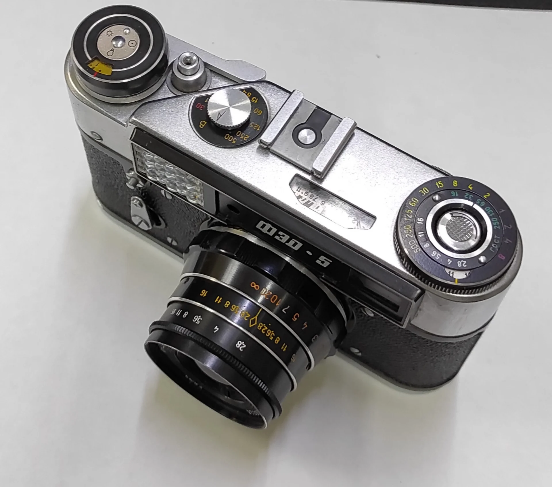Пленочный фотоаппарат "ФЭД 5" с объективом "Индустар-61 Л/Д" Заводится, щелкает. Винтаж. СССР. - миниатюра 9