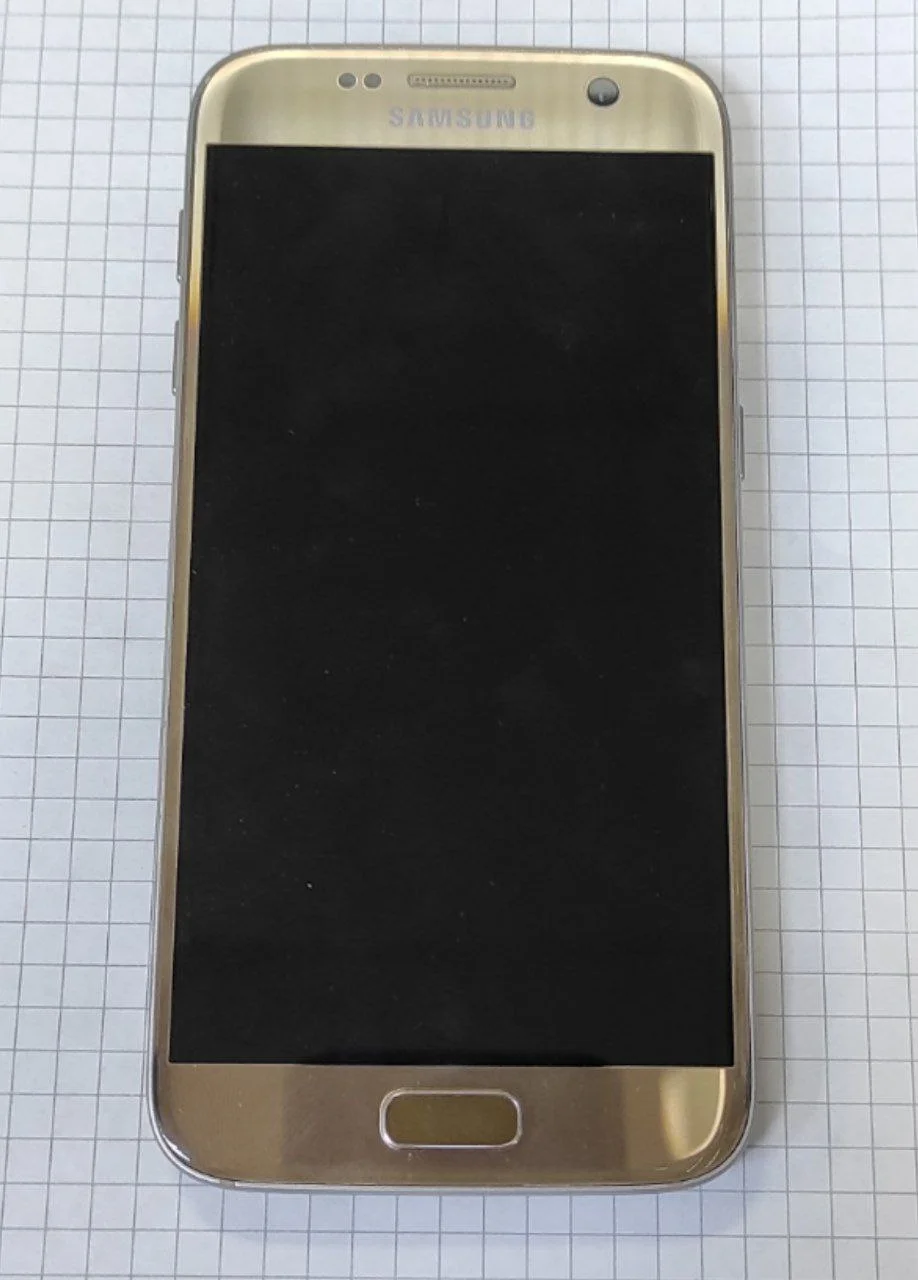 Сенсорный телефон "Samsung S7 SM-G930FD" Возможно требуется замена аккумулятора. Не включается. - изображение 1