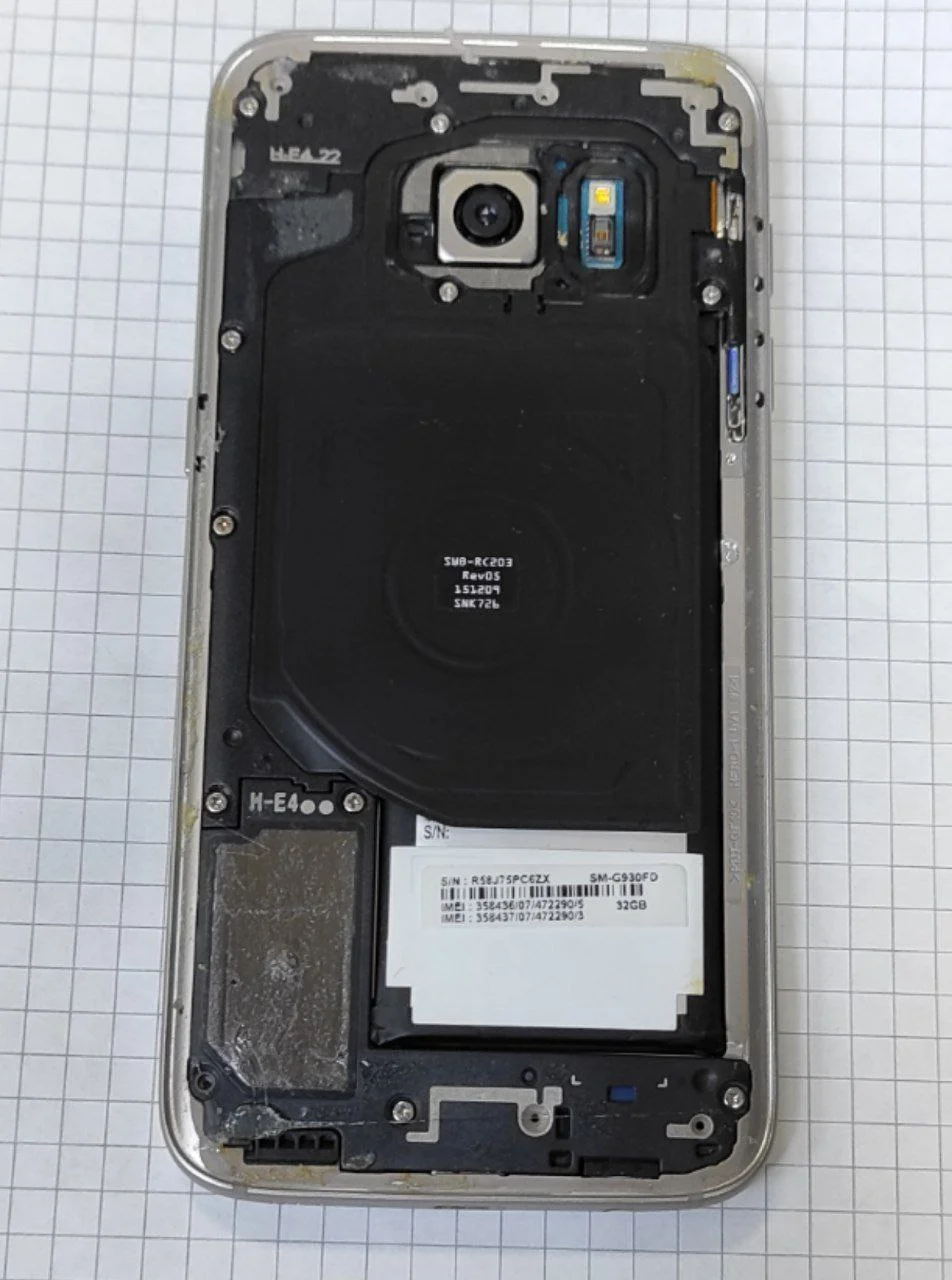 Сенсорный телефон "Samsung S7 SM-G930FD" Возможно требуется замена аккумулятора. Не включается. - миниатюра 3