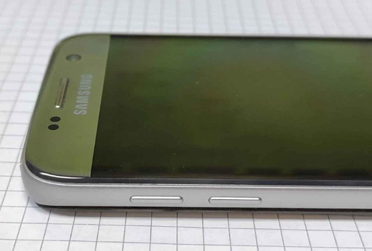 Сенсорный телефон "Samsung S7 SM-G930FD" Возможно требуется замена аккумулятора. Не включается. - миниатюра 6