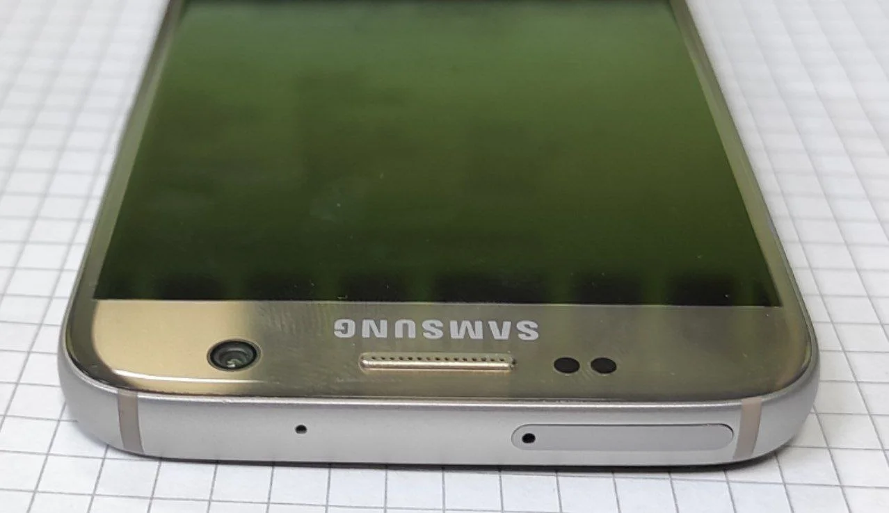 Сенсорный телефон "Samsung S7 SM-G930FD" Возможно требуется замена аккумулятора. Не включается. - миниатюра 7