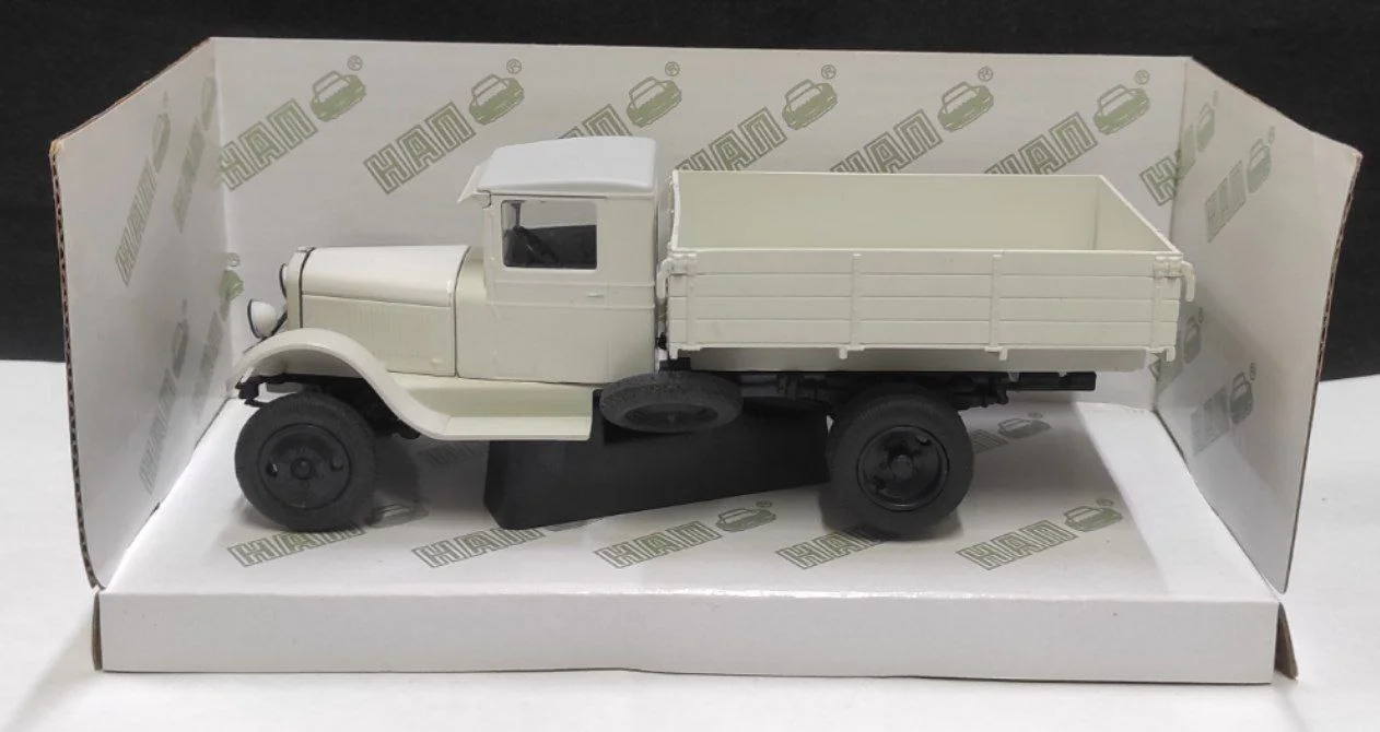 Модель машины 1:43 "ЗИС-32" В коробке. Наш Автопром. - миниатюра 2