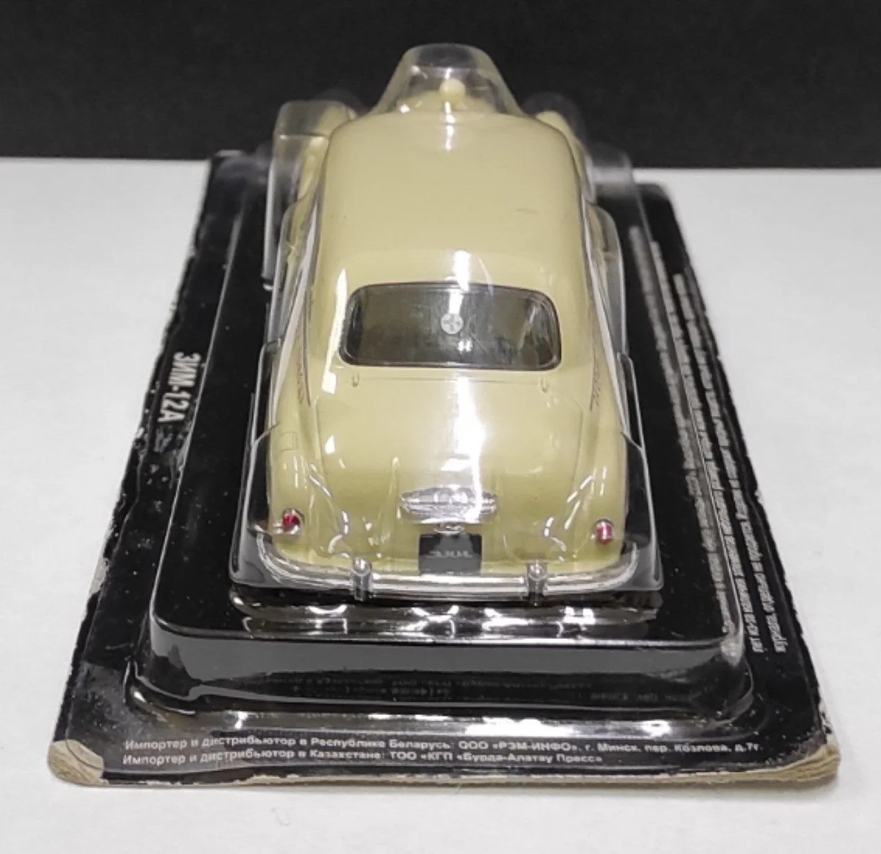 Модель машины 1:43 "ЗИМ-12А" Скорая помощь. В коробке. DeAgostini. - миниатюра 4