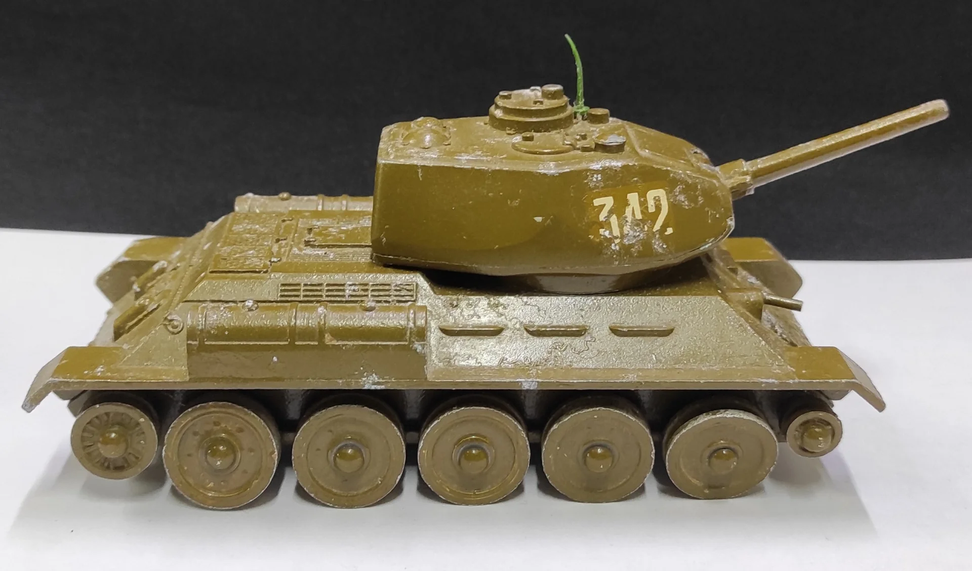 Детская металлическая игрушка "Танк Т-34" Военная техника. Винтаж. Времен СССР. - миниатюра 3