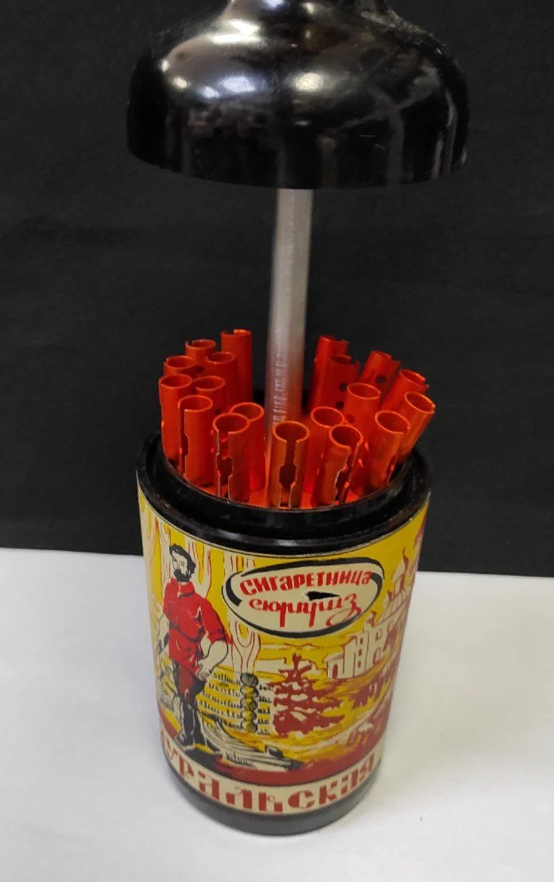 Винтажная сигаретница "Бутылка" Зауральская. Винтаж. Времен СССР. Не держится. - миниатюра 6