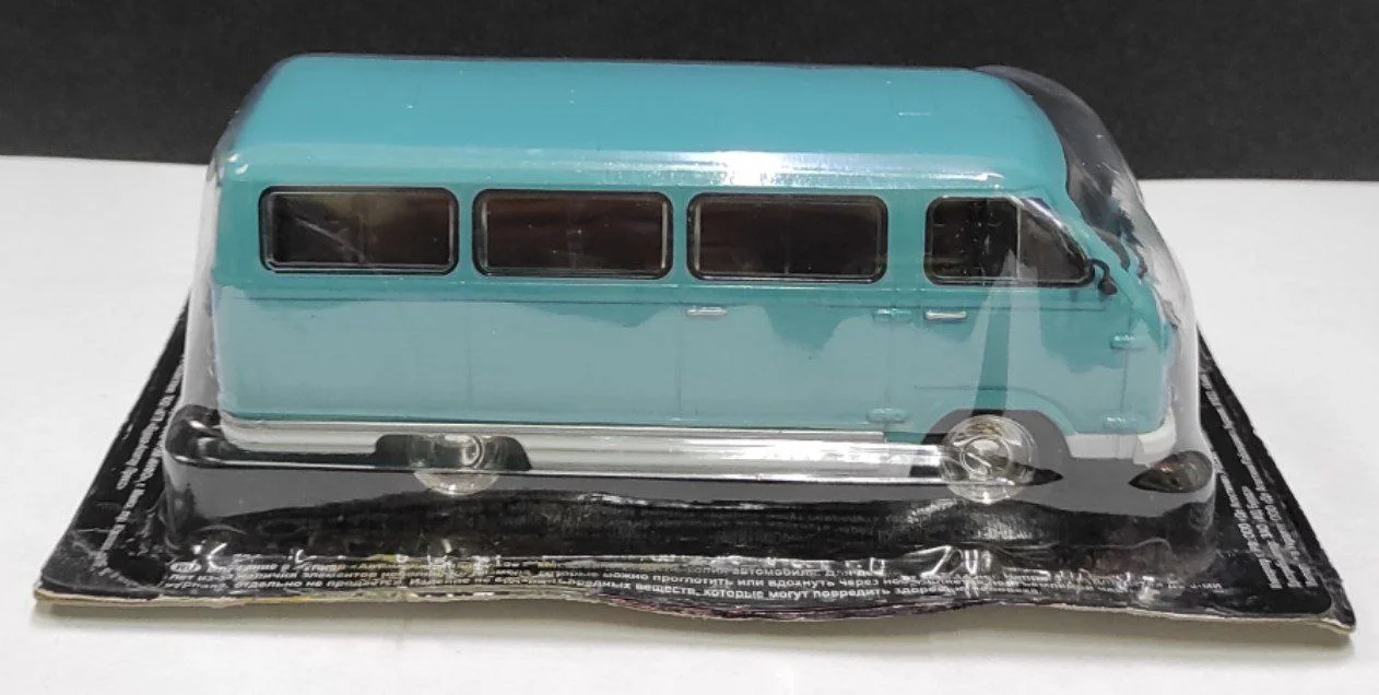 Модель машины 1:43 "РАФ-977 ДМ Латвия" В коробке. - миниатюра 3