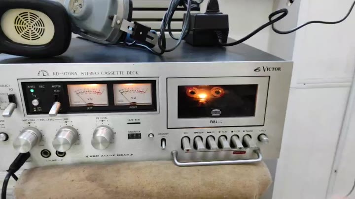 Редкая кассетная дека "Victor KD-970SA" Работает кассеты воспроизводит. Проверял на наушниках. Japan - видео 1