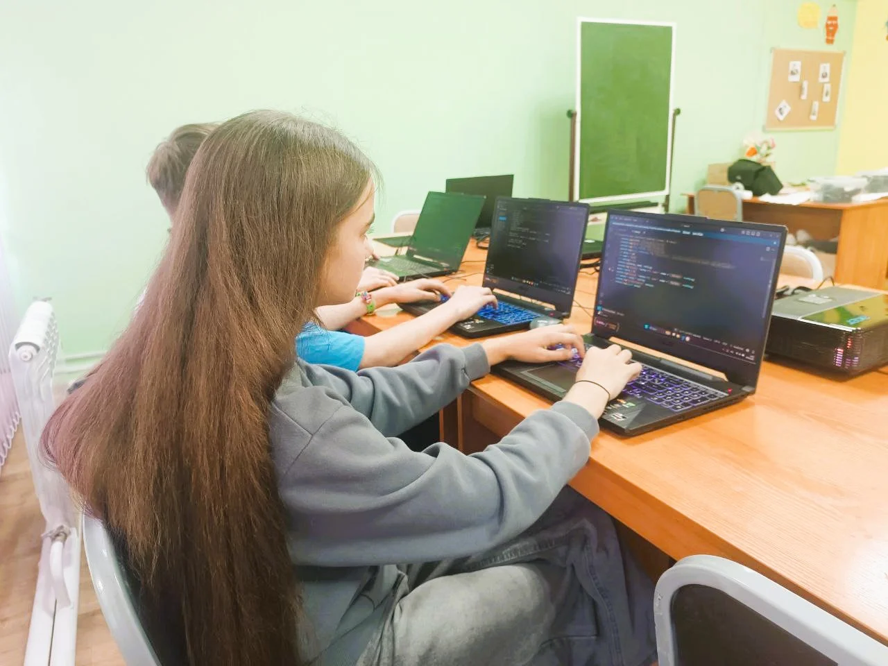 Бесплатные занятия по разработке без кода детям - миниатюра 4