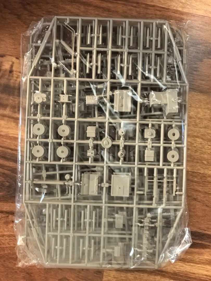 Сборная модель танка Jagdpanzer 38 Hetzer 1/35 Eduard 3713 - миниатюра 6