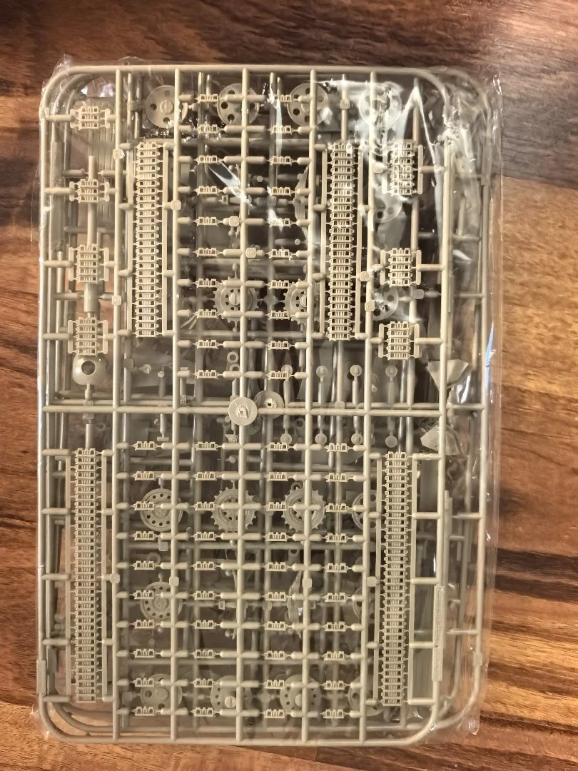 Сборная модель танка Jagdpanzer 38 Hetzer 1/35 Eduard 3713 - миниатюра 8