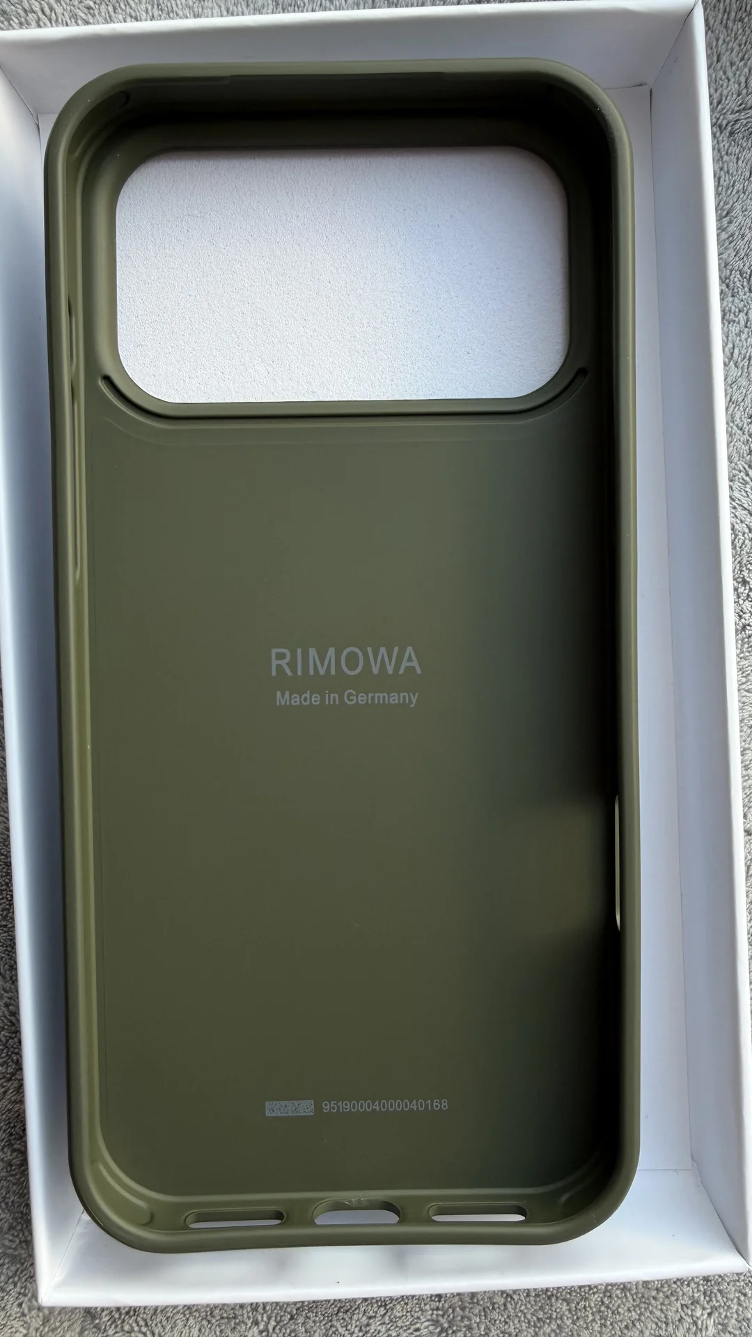 Чехол Rimowa на iPhone 17 pro max - миниатюра 2