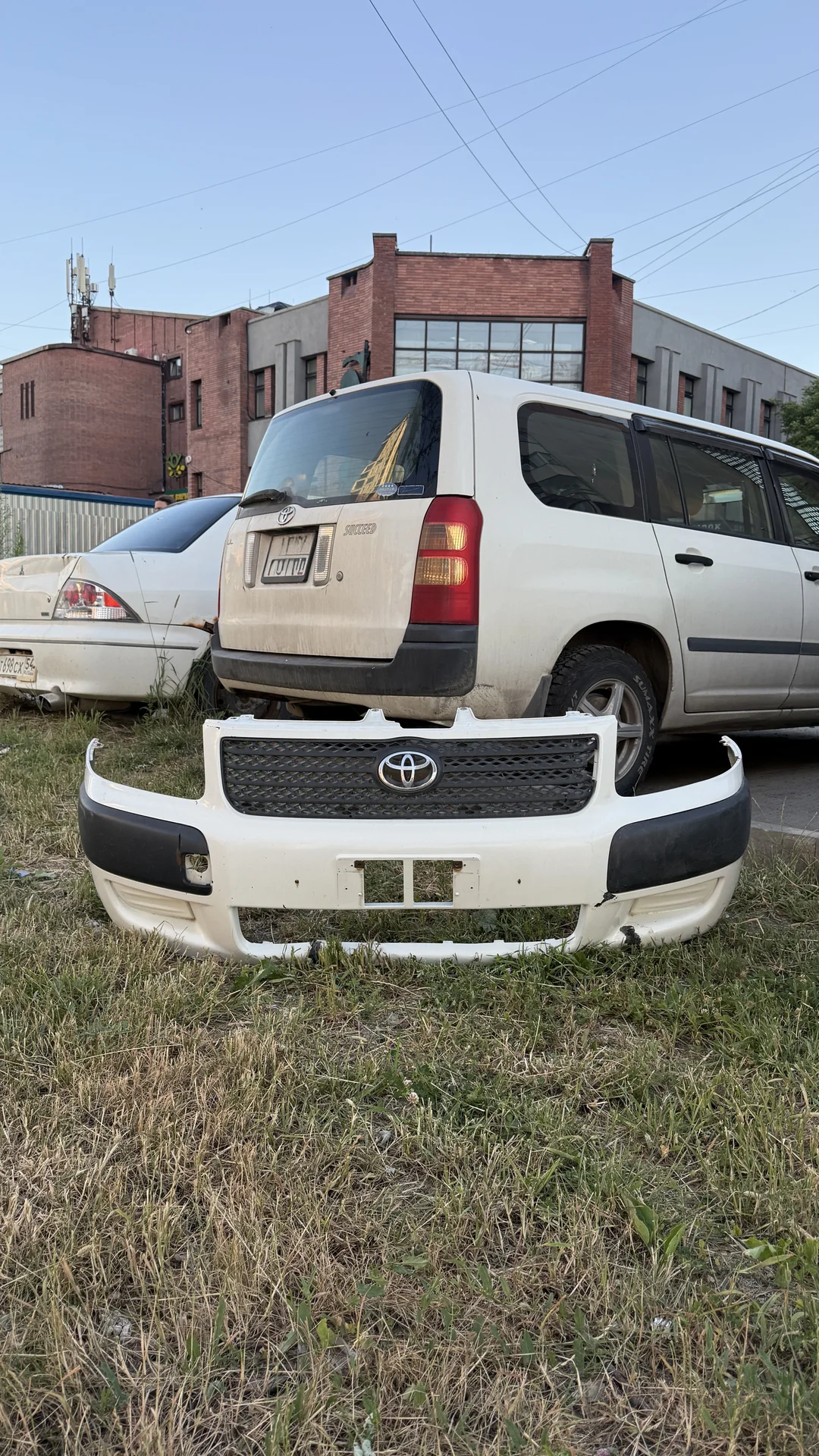 Бампер toyota succeed - изображение 1