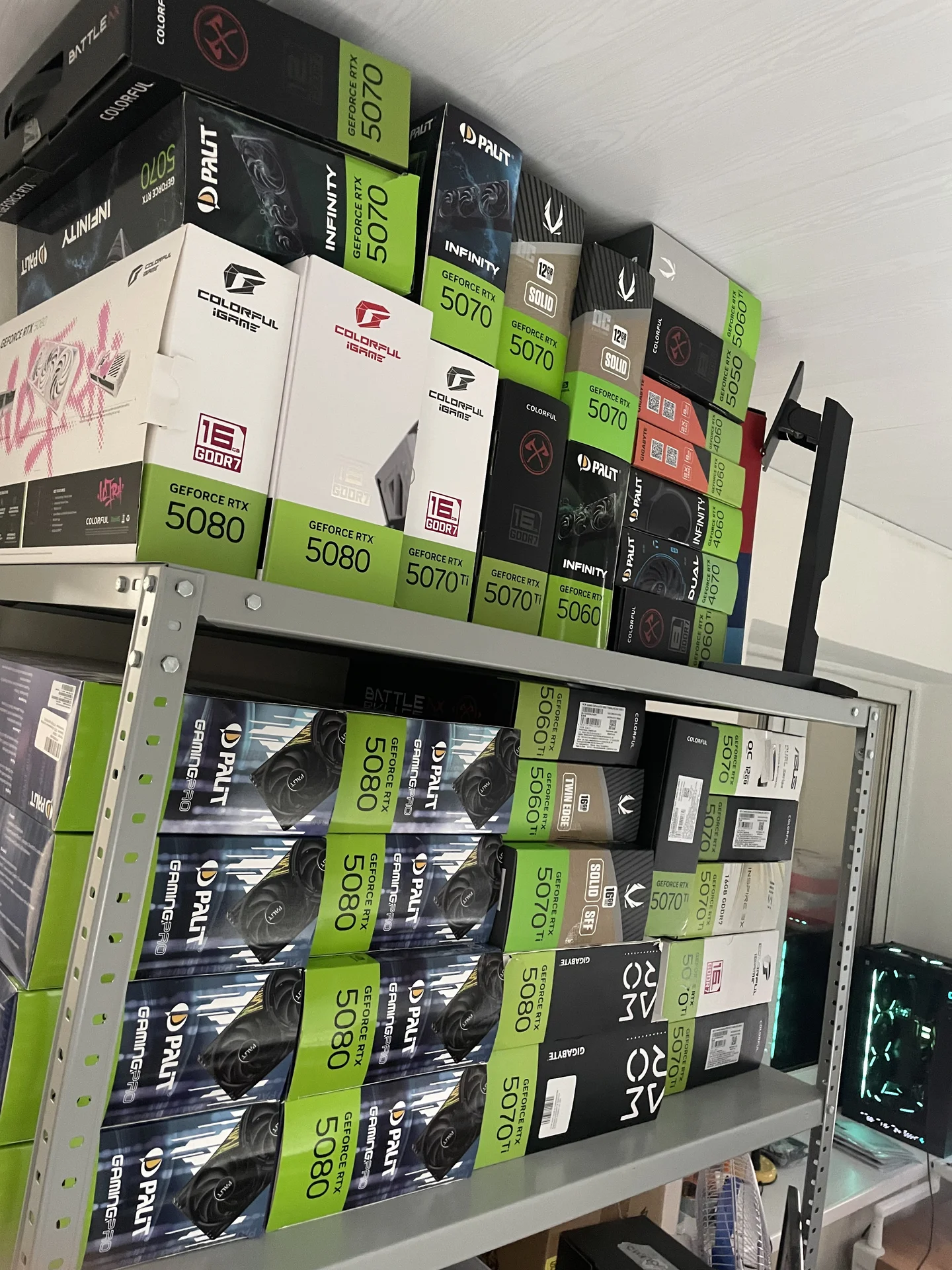 Коробки от видеокарт 5080, 5070ti, 5070 - изображение 1