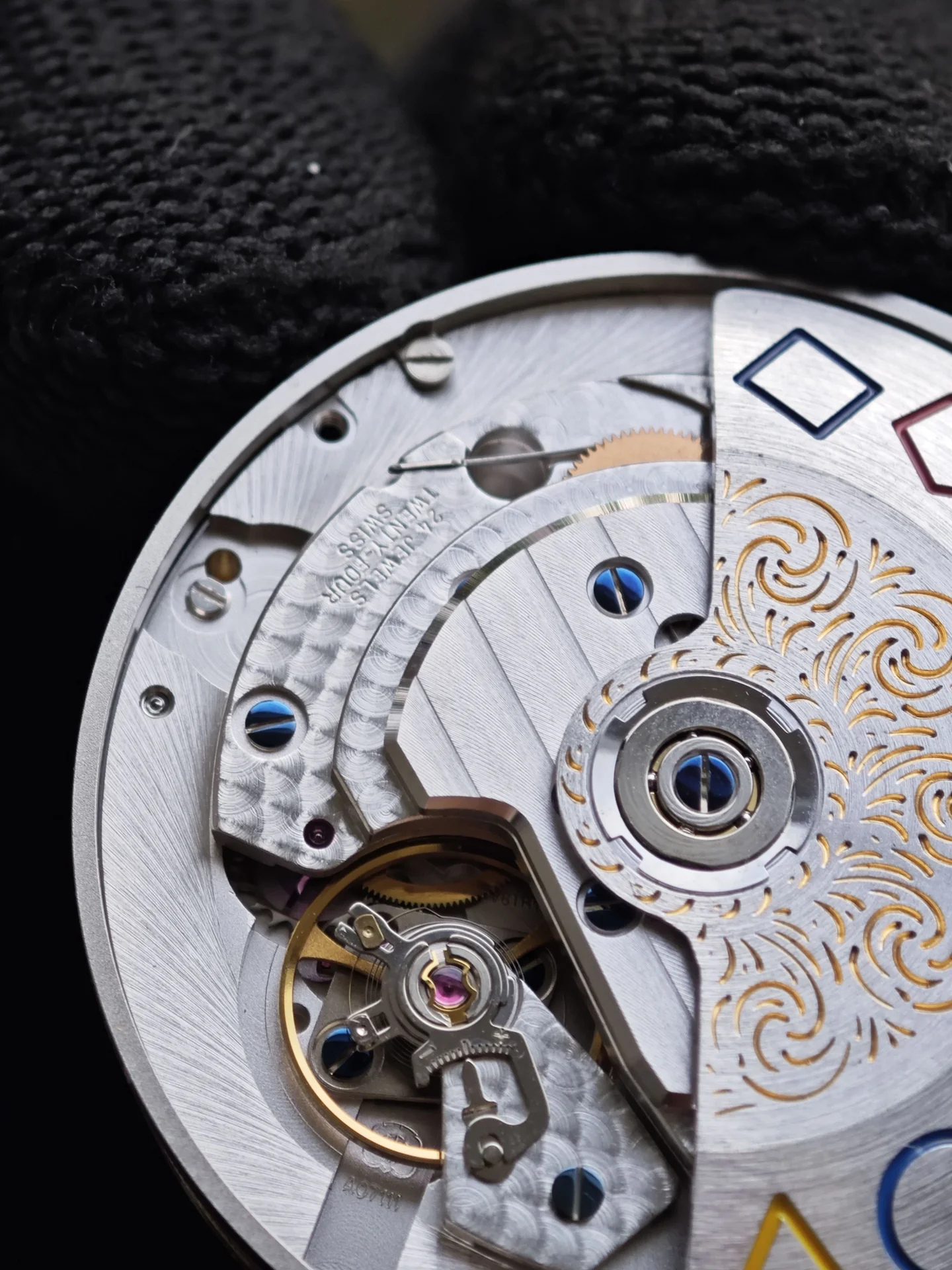 Механизм от часов Jacob & Co. World GMT Швейцария - миниатюра 9