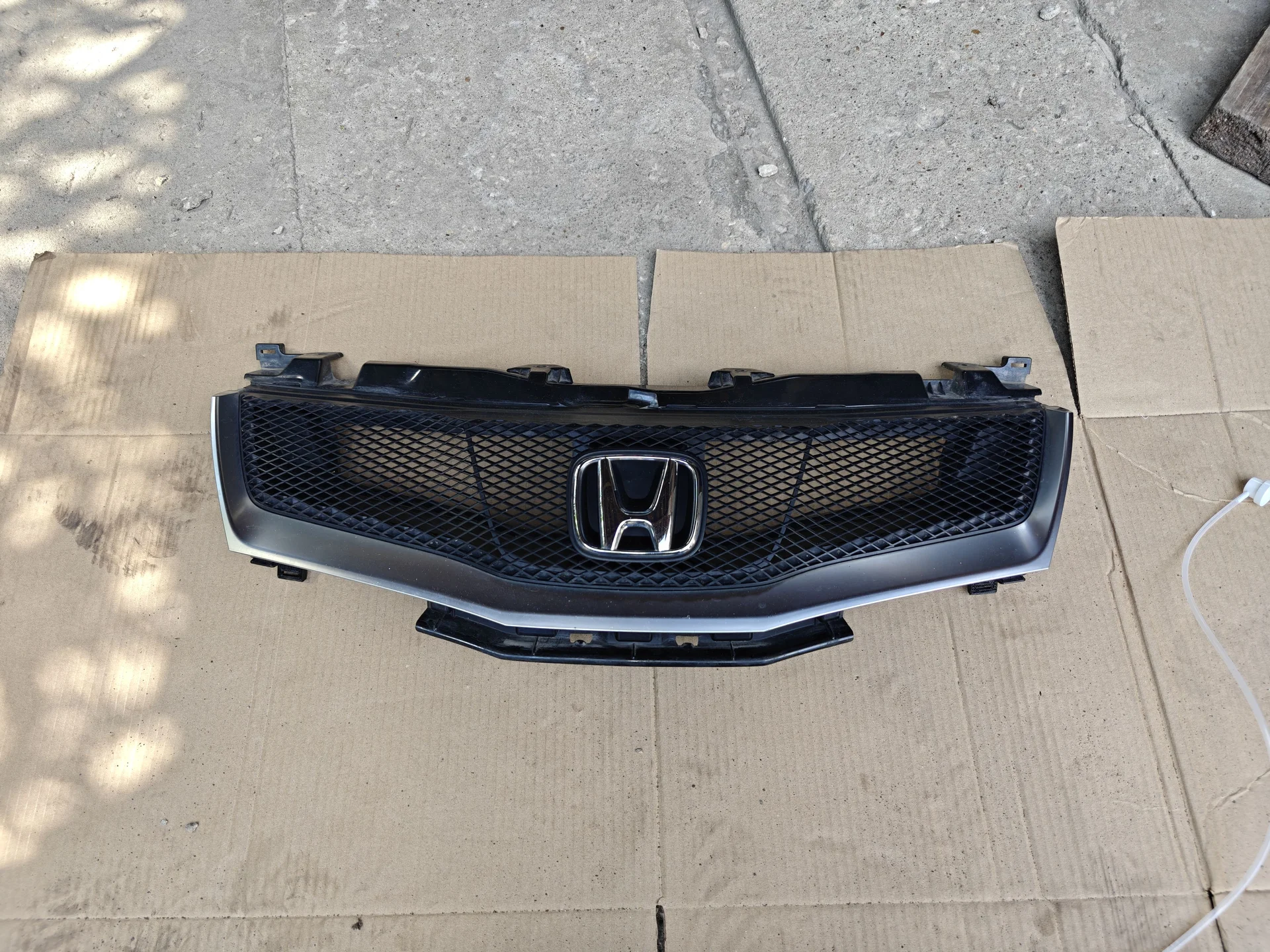 Решетка радиатора Honda Civic 5D - изображение 1
