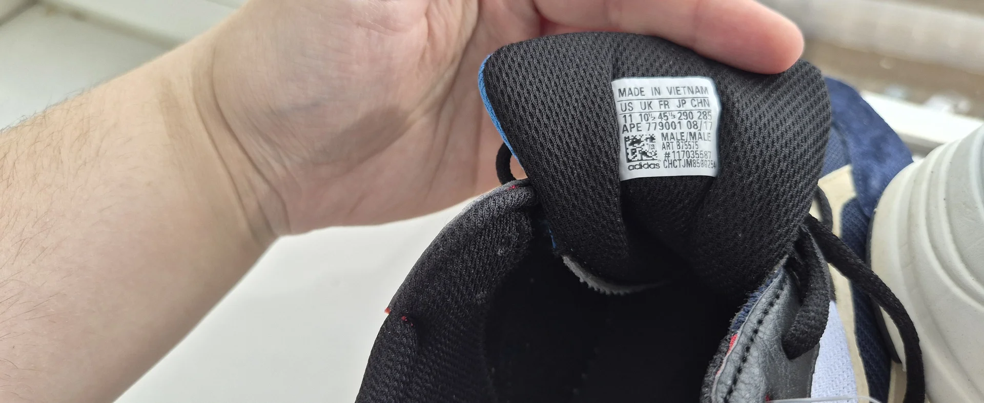 Кроссовки adidas yeezy boost 700 - миниатюра 2