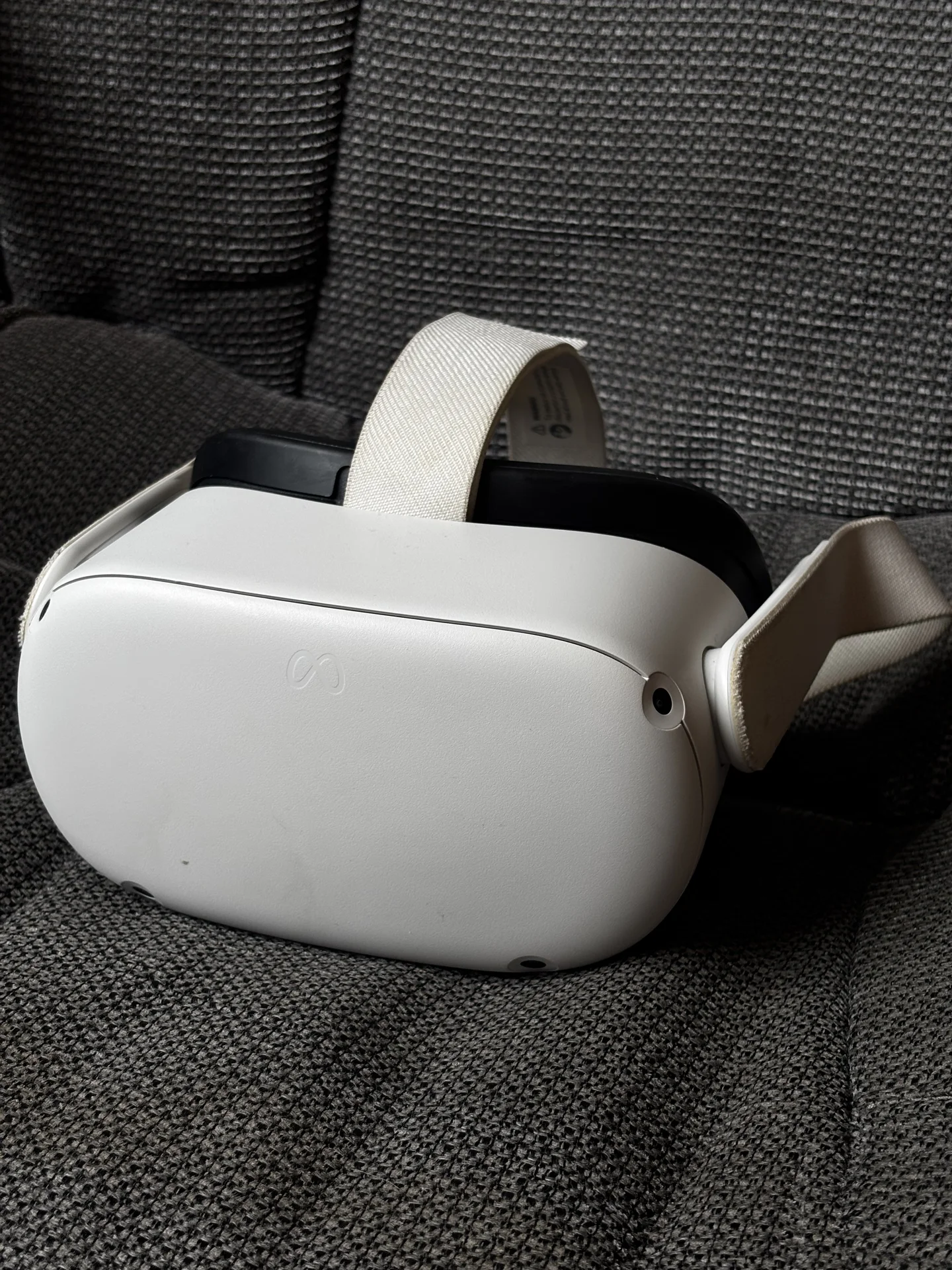 Oculus Quest 2 - изображение 1