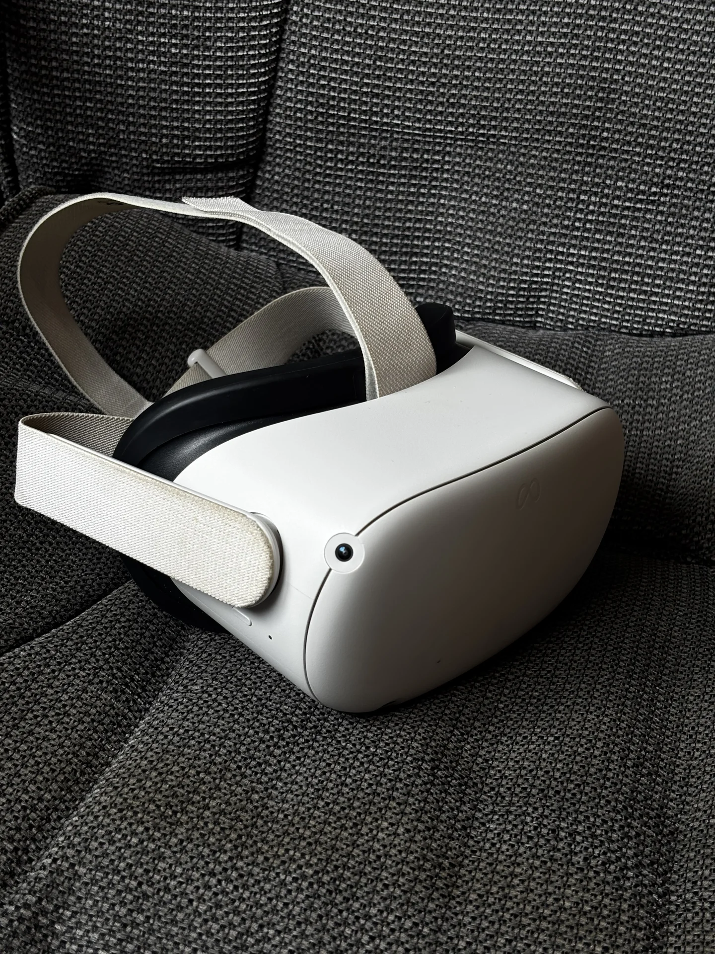 Oculus Quest 2 - миниатюра 2