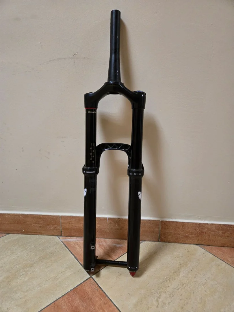 Вилка Rock Shox Yari 29" - миниатюра 2