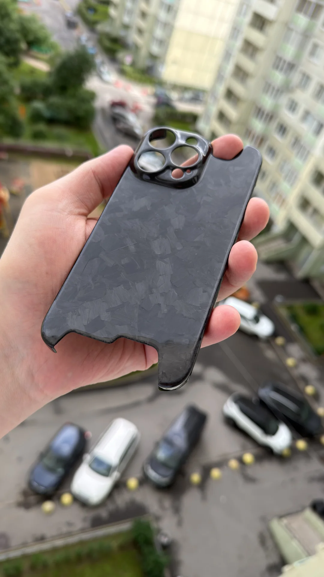 Чехол из кованого карбона iPhone 15 pro max - миниатюра 3