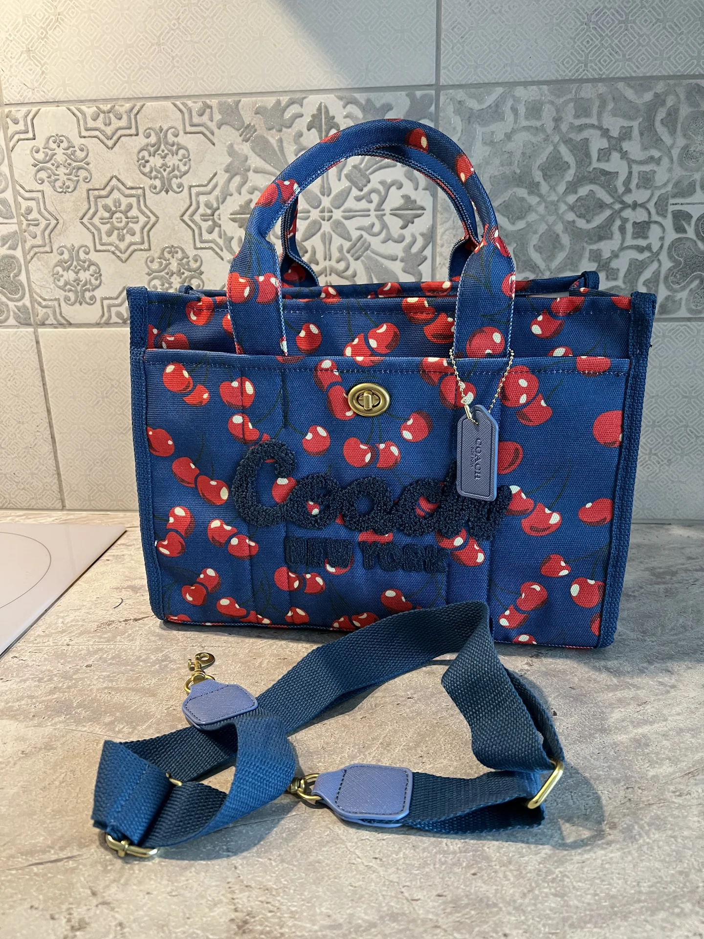 Сумка Coach cargo tote - миниатюра 2