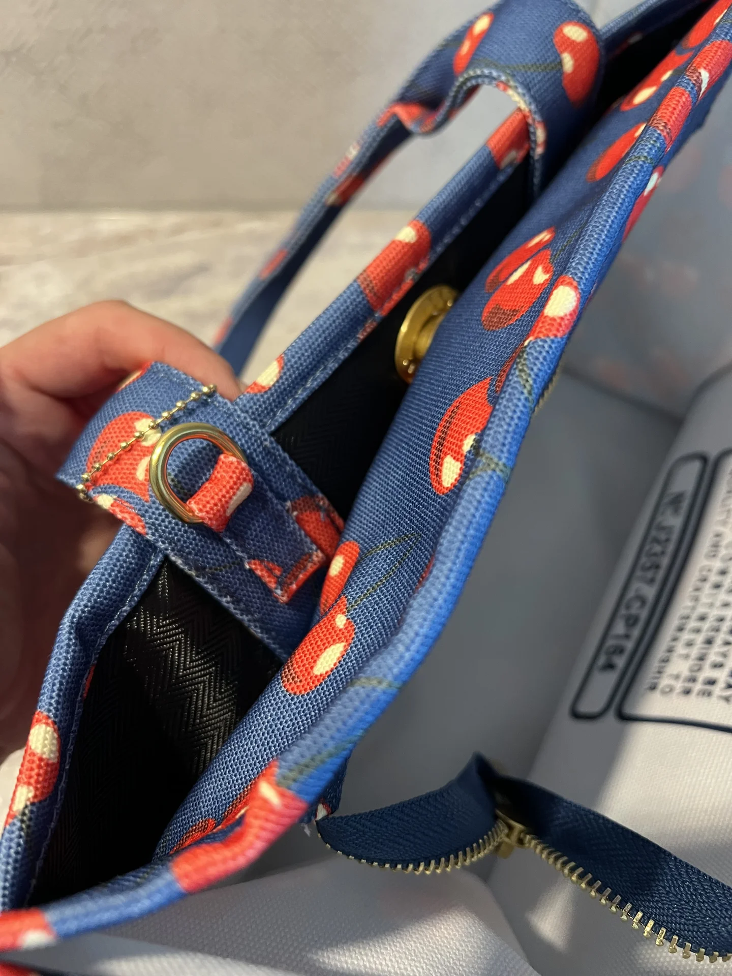 Сумка Coach cargo tote - миниатюра 6
