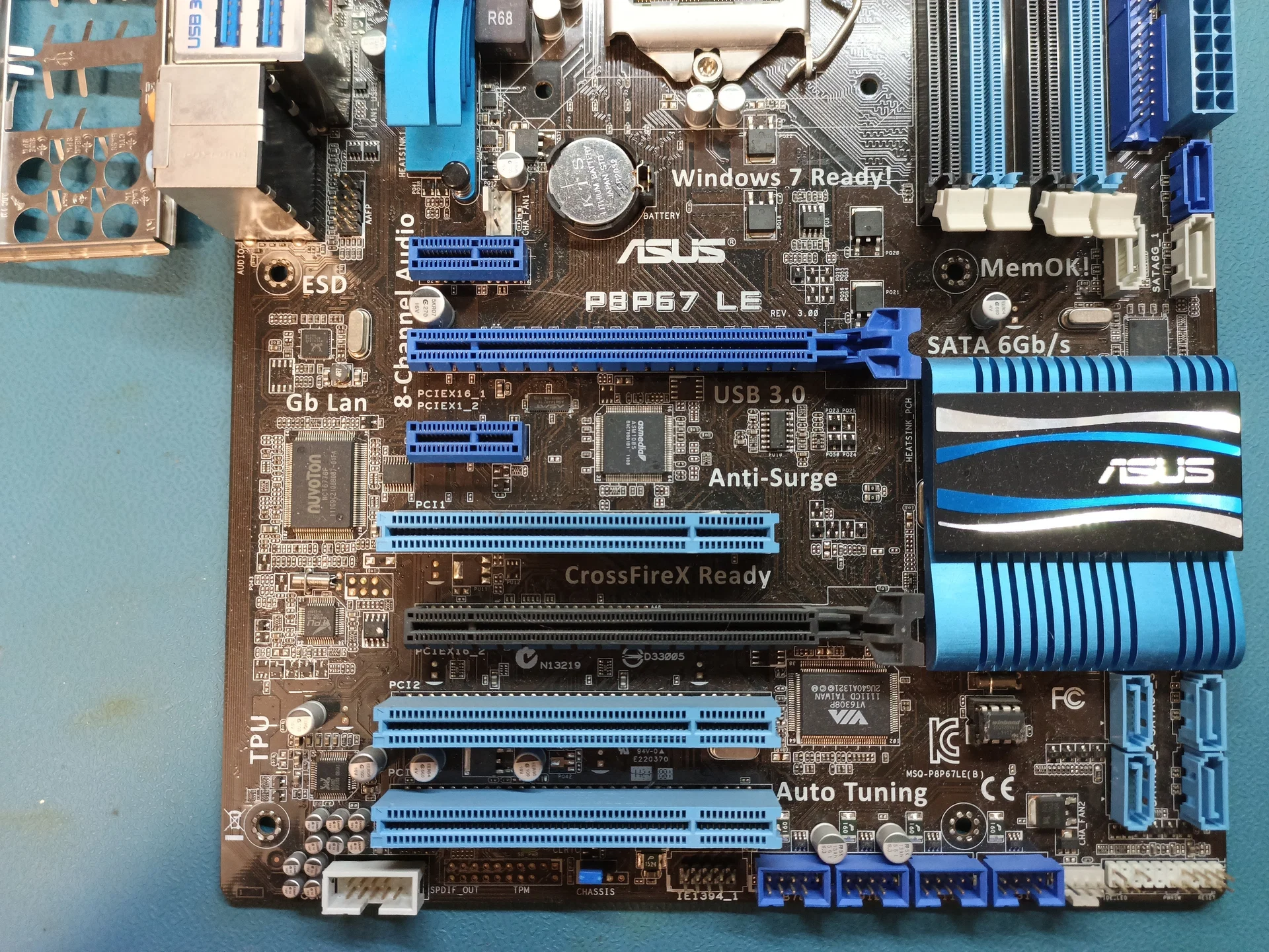 Материнская плата Asus p8p67 сокет 1155 память ddr3 - миниатюра 3