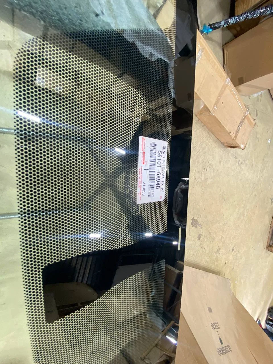 Glass sub-assy, wind 561016A948 TOYOTA уценен. - миниатюра 3