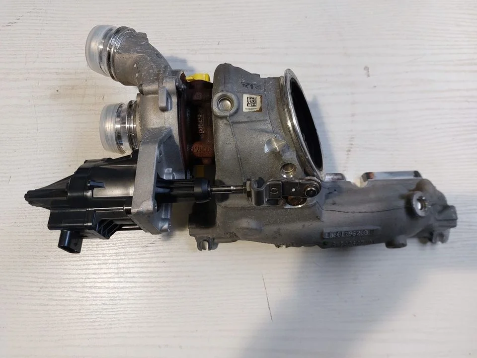 Турбонагнетатель с вып. коллектором b38 11655A14817 BMW - изображение 1