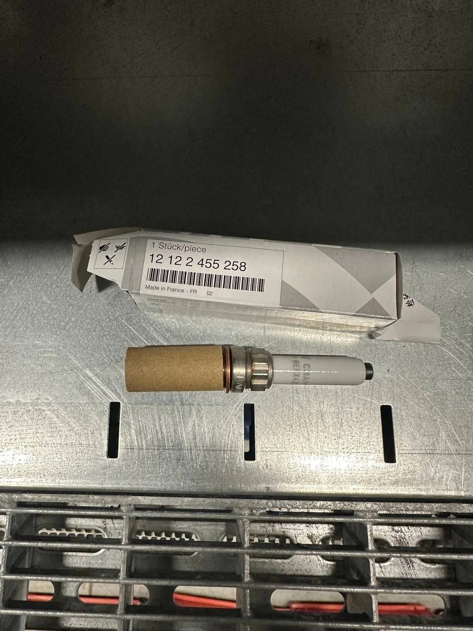 Свеча b46d b48c 12122455258 BMW оригинал - изображение 1