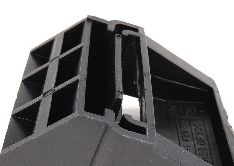 Кронштейн радиатора водяного охлаждения 17101439116 BMW - изображение 1