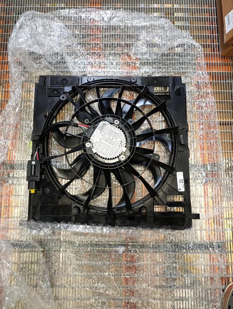 G05 4.0 вентилятор основной 600w 17428655761 BMW - изображение 1