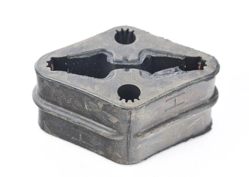 Резинометаллический шарнир 18208570671 BMW ориг - миниатюра 3