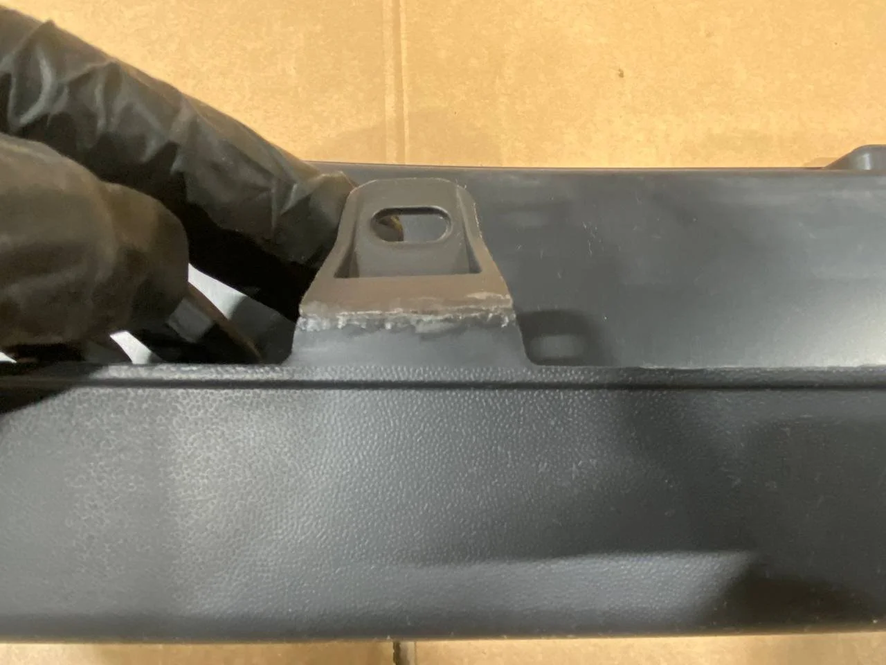 Кронштейн крепления бампера заднего crafter/california 7C08074219B9 VAG уценен.
