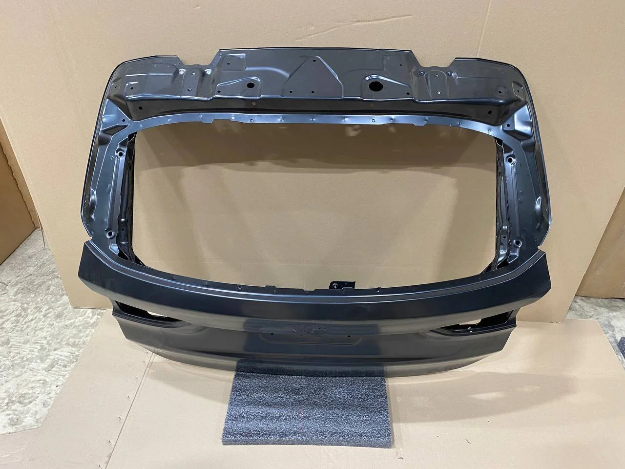 F48 крышка багажника верхняя 41007350826 BMW уценен. - миниатюра 2