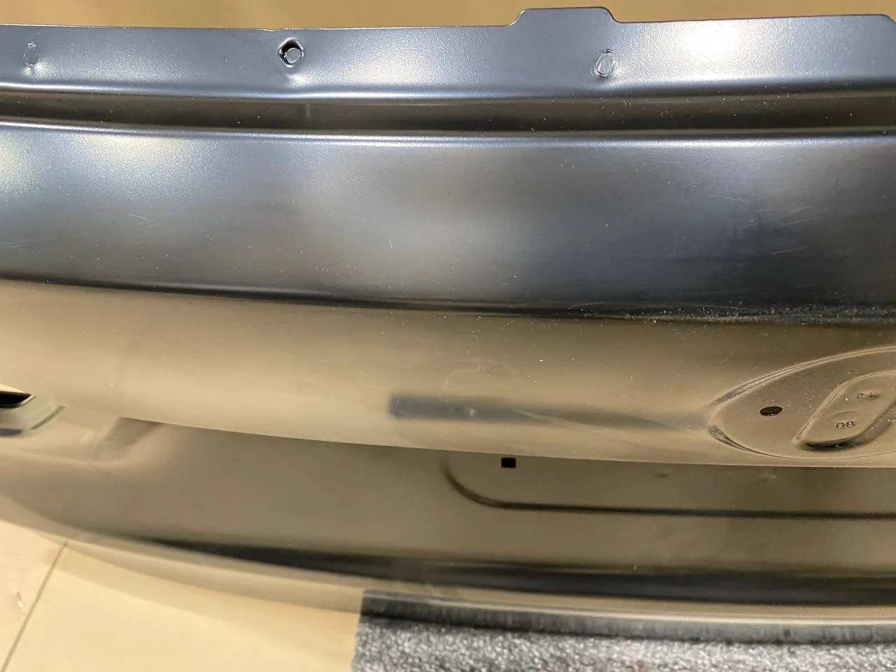 F48 крышка багажника верхняя 41007350826 BMW уценен. - миниатюра 4