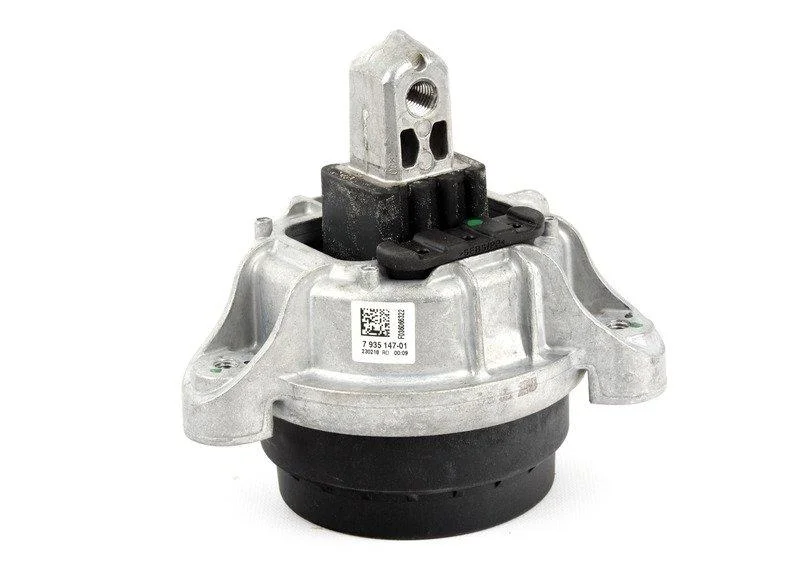 F10 528i опора двигателя левая 22116794471 BMW - изображение 1