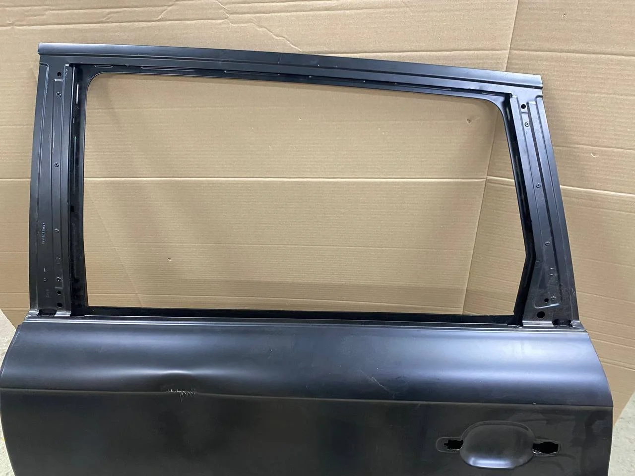 Дверь задняя левая audi q7 4L0833051 VAG уценен. - миниатюра 2