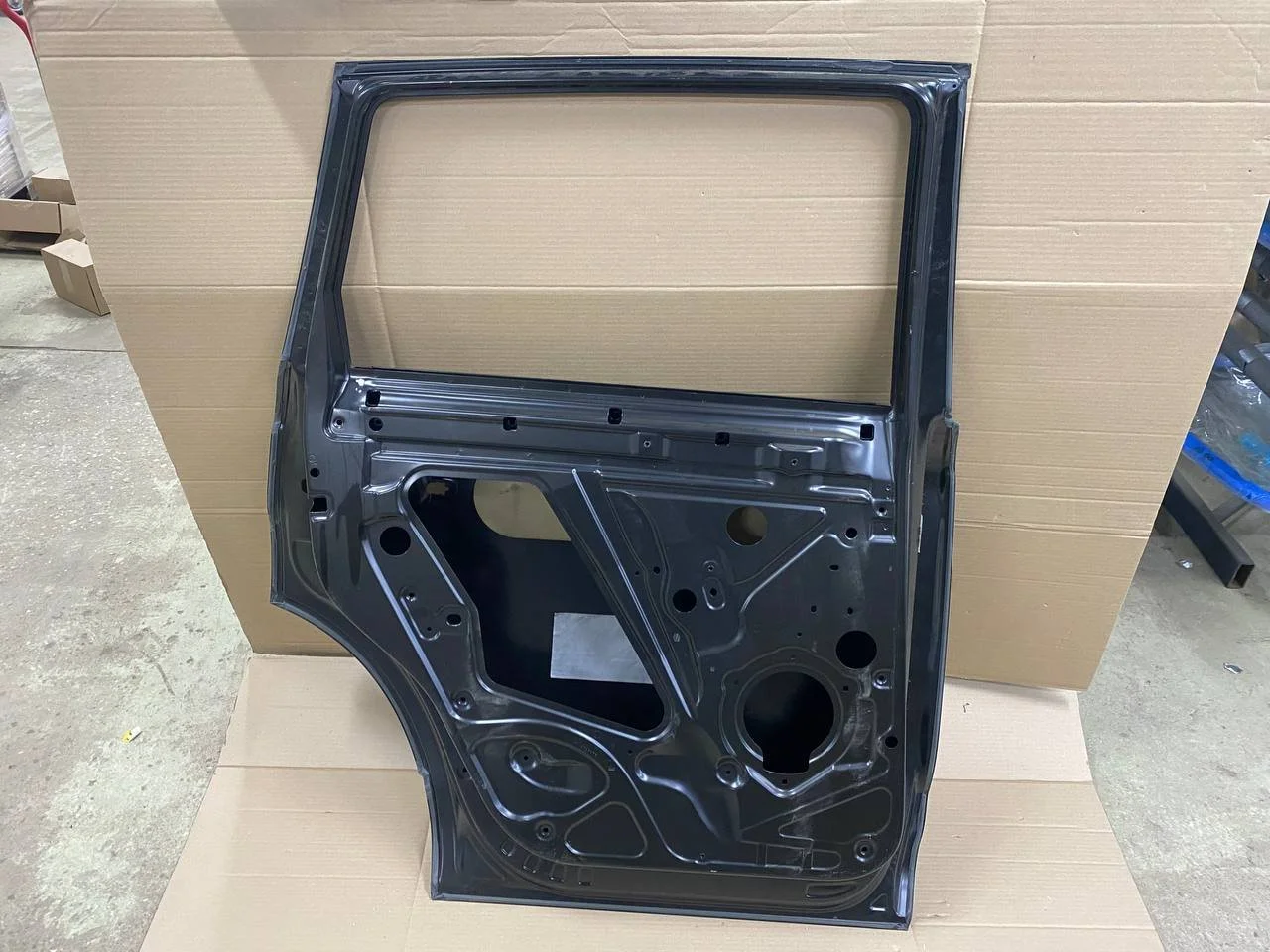 Дверь задняя левая audi q7 4L0833051 VAG уценен. - миниатюра 3