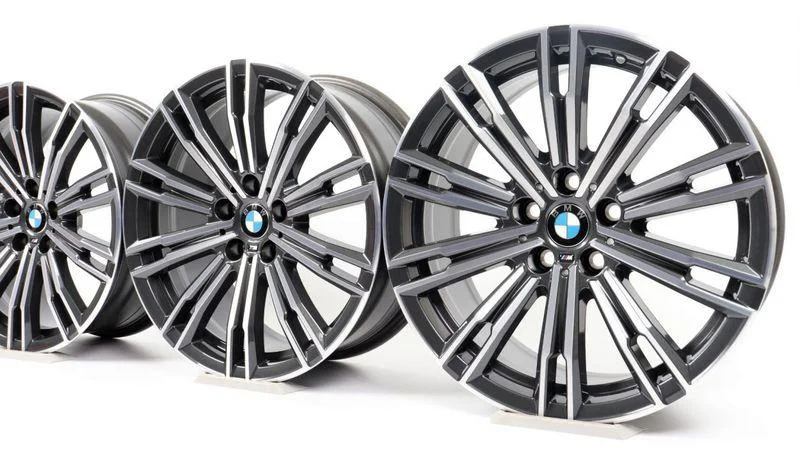 Колесный диск легкосплавный светл-сер 36118089890 BMW - изображение 1