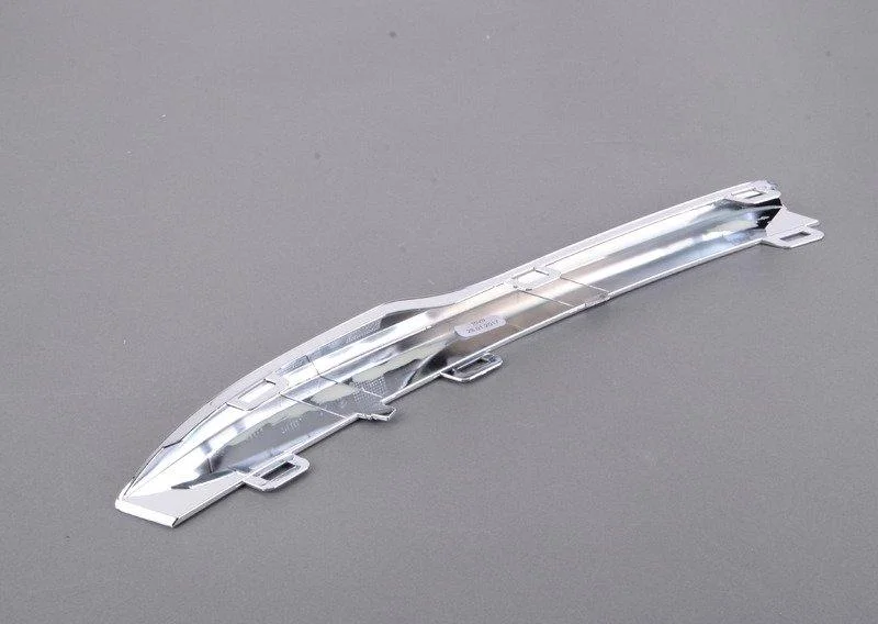 Накладка впускного сопла п 51117396842 BMW ориг - изображение 1