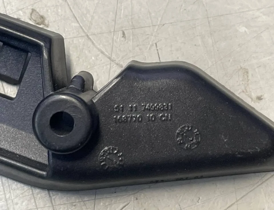 Направляющая бампера слева вверху g20 / g21 51117499831 BMW - изображение 1
