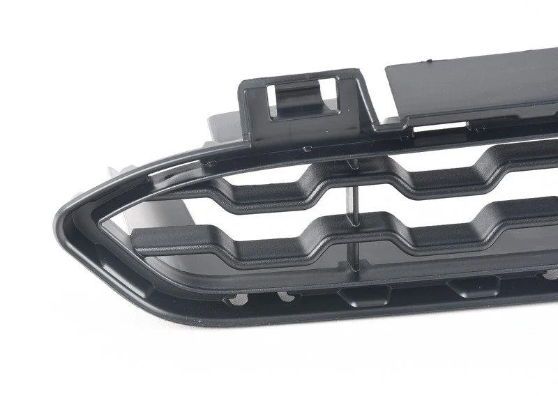 F16 решетка центральная верхняя m-tech 51118056520 BMW - изображение 1