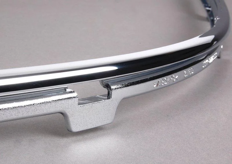 Накладка правая 51118226556 BMW оригинал - миниатюра 2