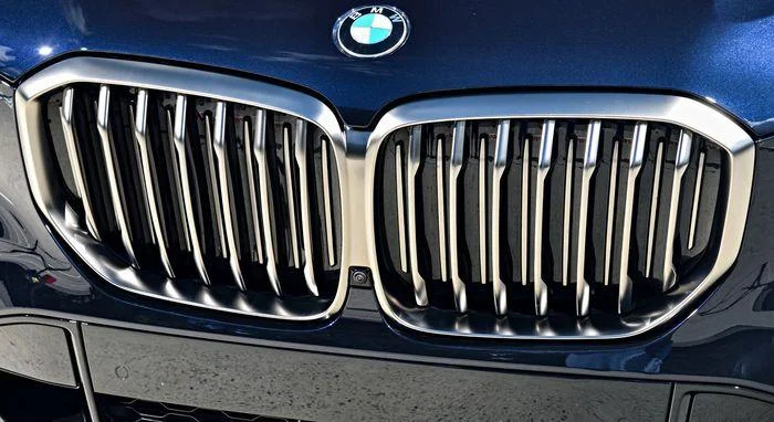 Передняя декоративная решетка 51137454888 BMW ориг - миниатюра 8