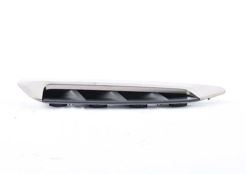 Декоративная накладка крыла п пд 51137461076 BMW - изображение 1