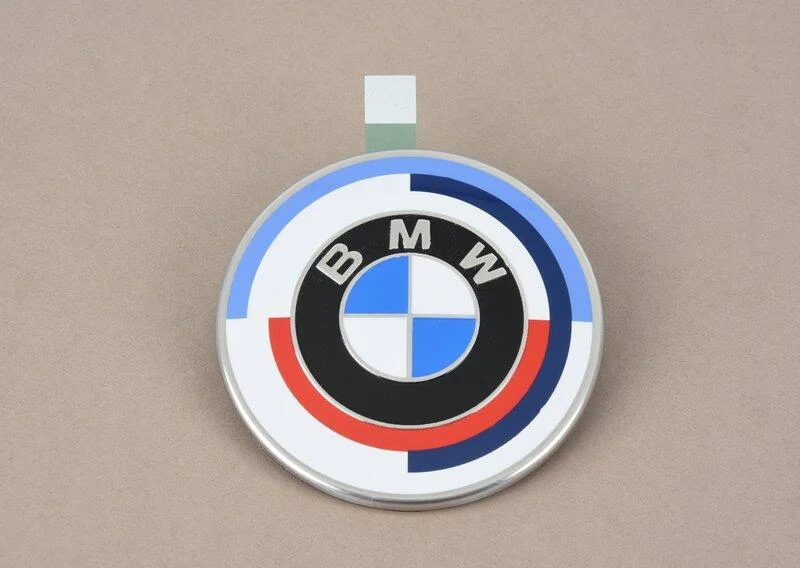 Эмблема 50 лет m 51148087196 BMW оригинал