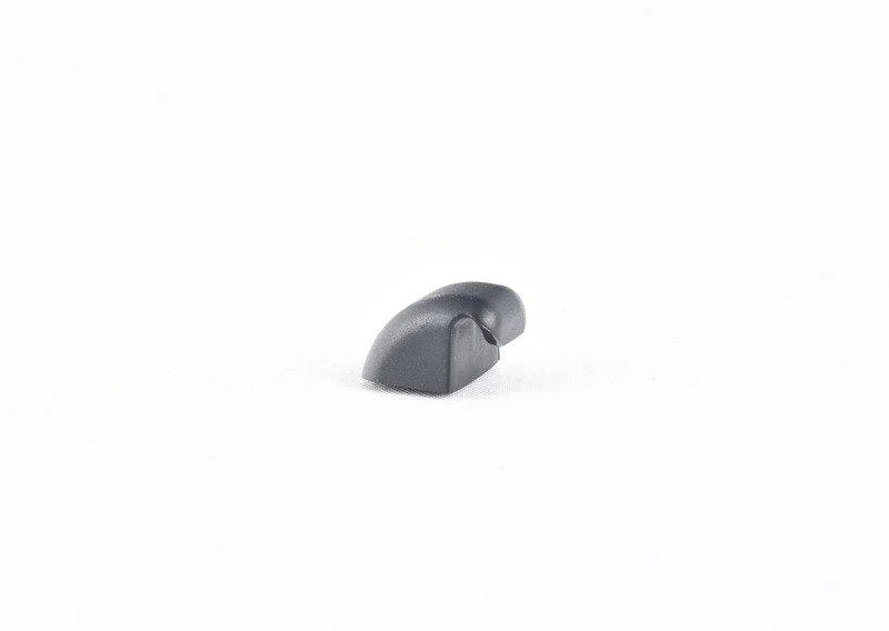 Крючок солнцезащитной шторы неподвижн. 51167110585 BMW - изображение 1