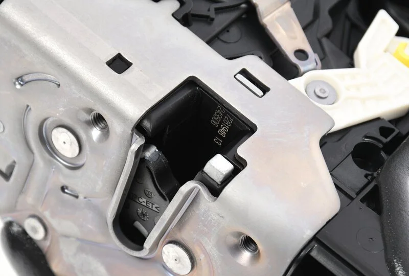 G30 передний правый замок с доводчиком 51217281948 BMW - миниатюра 4