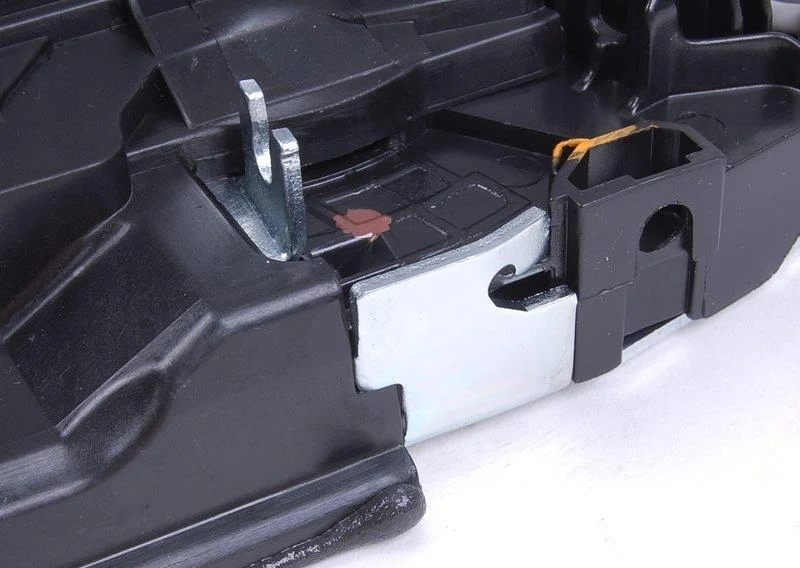 Е70 доводчики пер п 51217167582 BMW оригинал - миниатюра 4